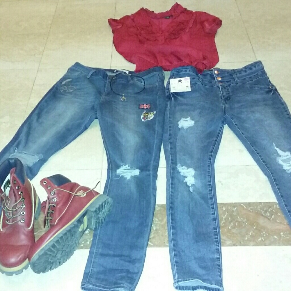 2 Refuge Distressed Jeans size 8/10